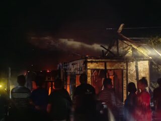 Bakar Sampah Berujung Petaka, Rumah Lansia di Aimas Rata dengan Tanah