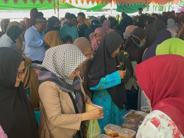 Bazar Amal Madin Al-Muttaqin Aimas Galang Dana Pelunasan Tanah untuk Pengembangan MI