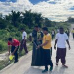 Jumat Bersih Jadi Gerakan Rutin, Polda Papua Barat Daya Edukasi Bahaya Sampah Plastik