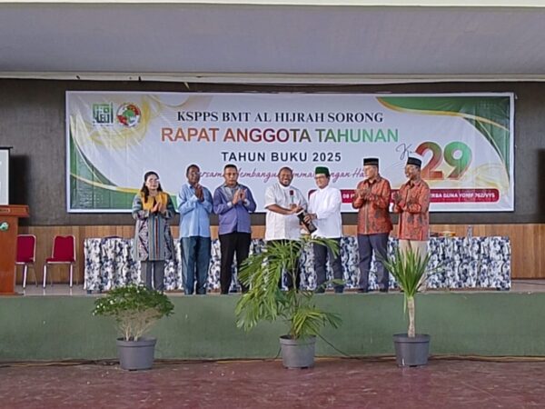 Wagub Ahmad Nausrau Buka Rapat Anggota Tahunan ke-29 BMT Al-Hijrah Sorong