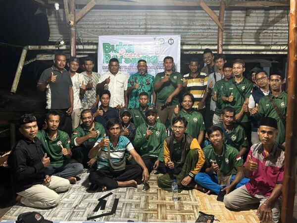 Buka Puasa Bersama, Senator PBD Mamberob Rumakiek Perkuat Sinergi dengan Petani Milenial Kabupaten Sorong