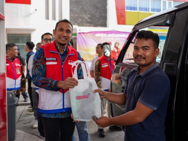 Takjil Gratis di SPBU, Bentuk Kepedulian Pertamina kepada Masyarakat