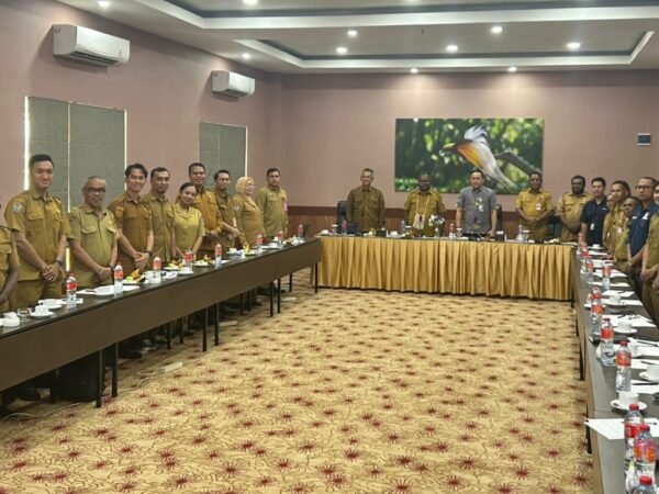 Gubernur Elisa Kambu Tegaskan Perlindungan Wajib bagi Pekerja Konstruksi