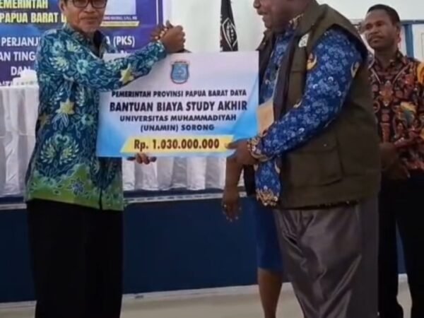 Gubernur Elisa Kambu Salurkan Dana Otsus untuk Mahasiswa OAP, Unamin Terima Rp1,03 Miliar