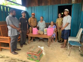 Dinsos Kabupaten Sorong Salurkan 100 Paket Bantuan untuk Warga 